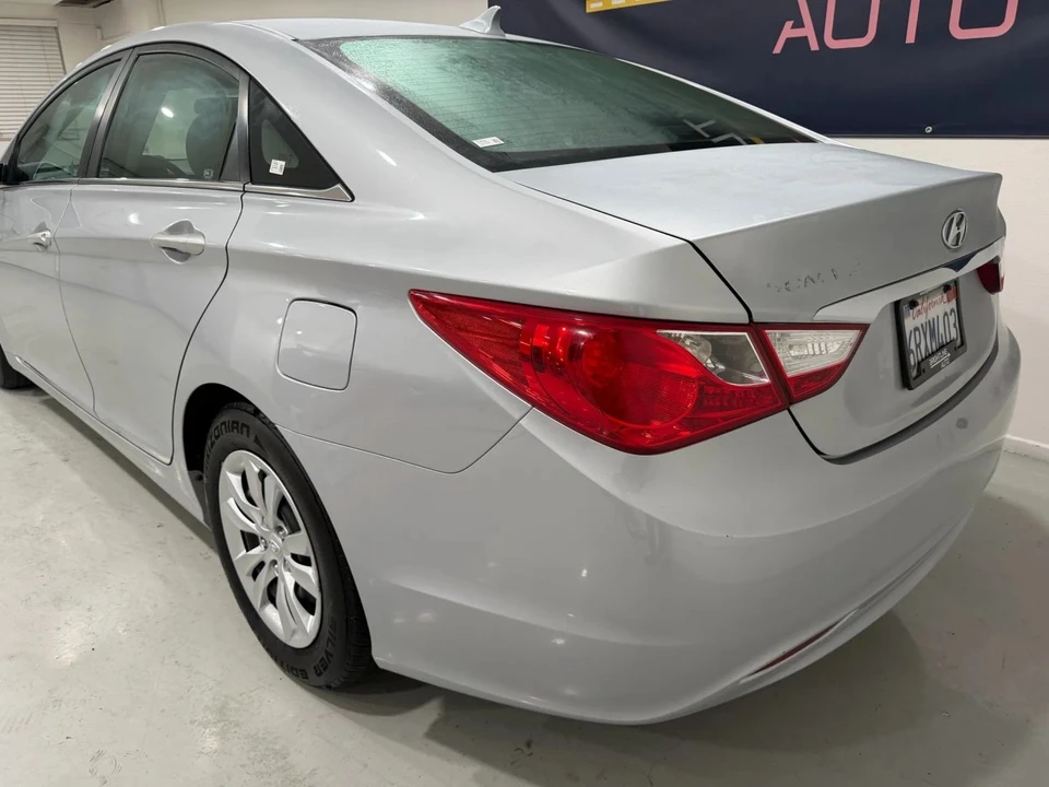 2011 Hyundai Sonata - Image 3 of 16