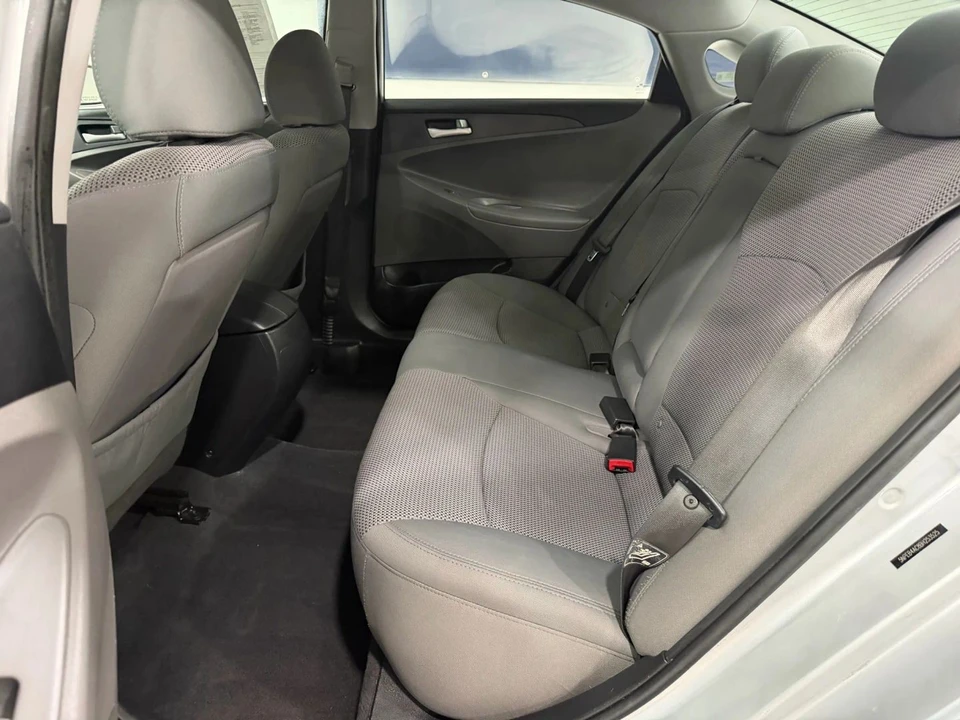 2011 Hyundai Sonata - Image 8 of 16