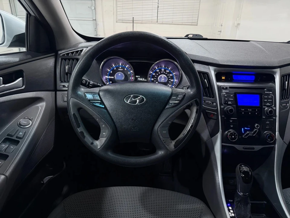 2011 Hyundai Sonata - Image 11 of 16