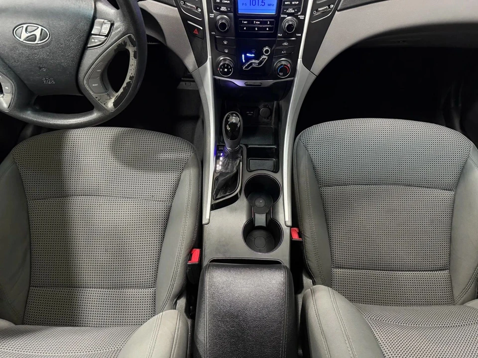 2011 Hyundai Sonata - Image 14 of 16