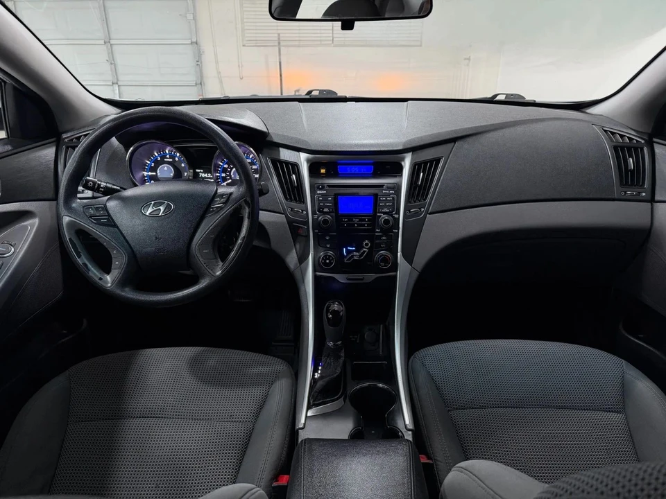 2011 Hyundai Sonata - Image 10 of 16