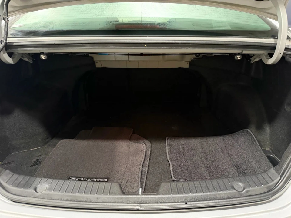 2011 Hyundai Sonata - Image 9 of 16