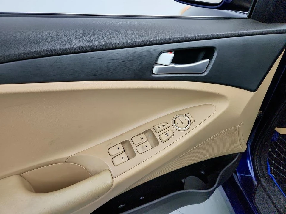 2011 Hyundai Sonata - Image 19 of 21