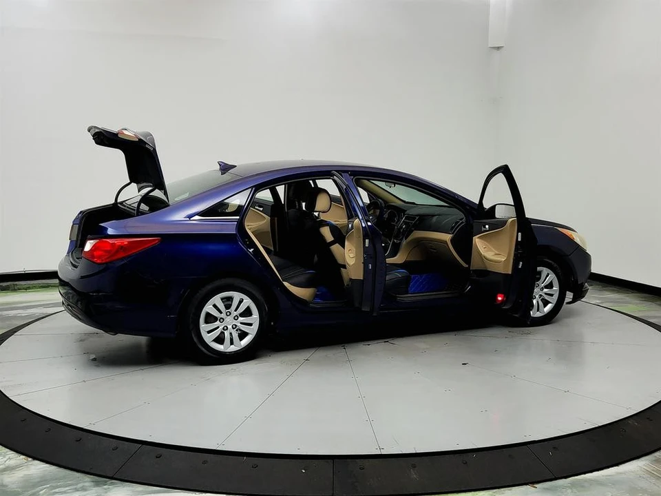 2011 Hyundai Sonata - Image 11 of 21