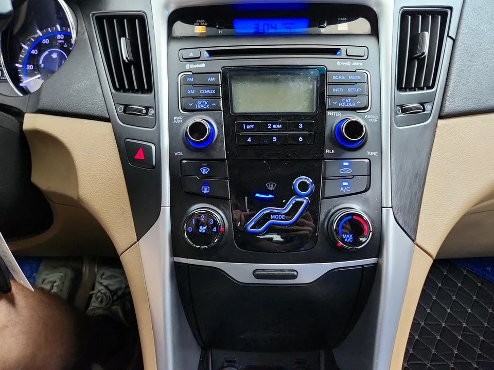 2011 Hyundai Sonata - Image 18 of 21
