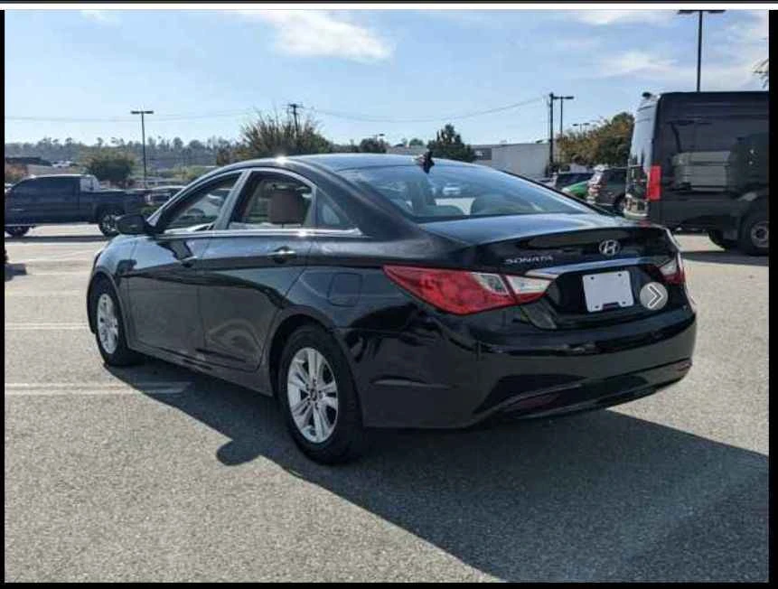 2011 Hyundai Sonata - Image 16 of 18