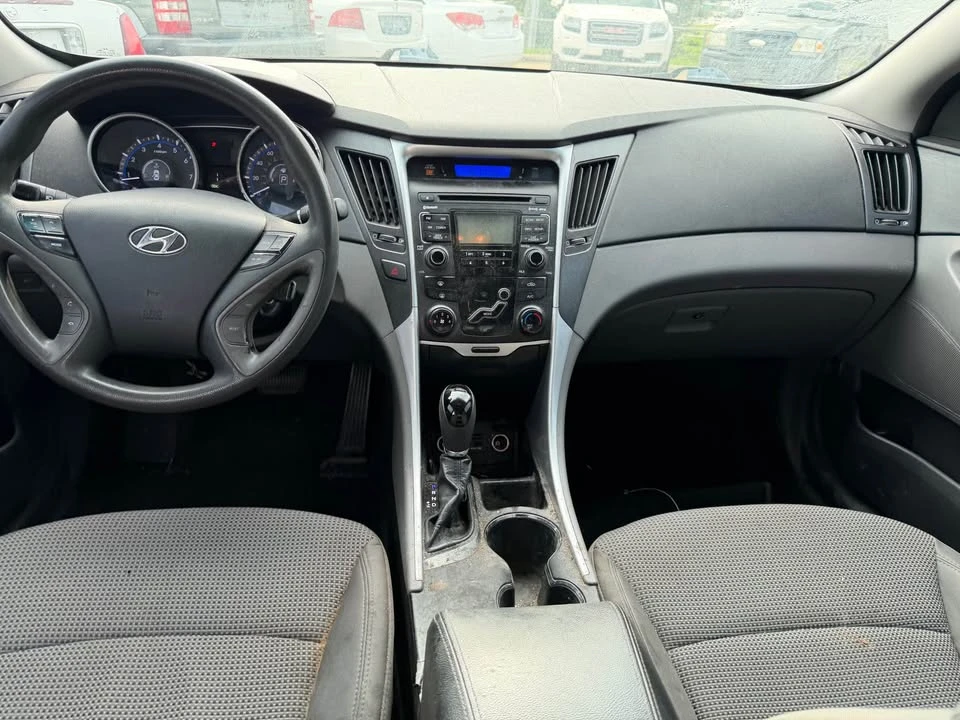 2011 Hyundai Sonata - Image 15 of 17