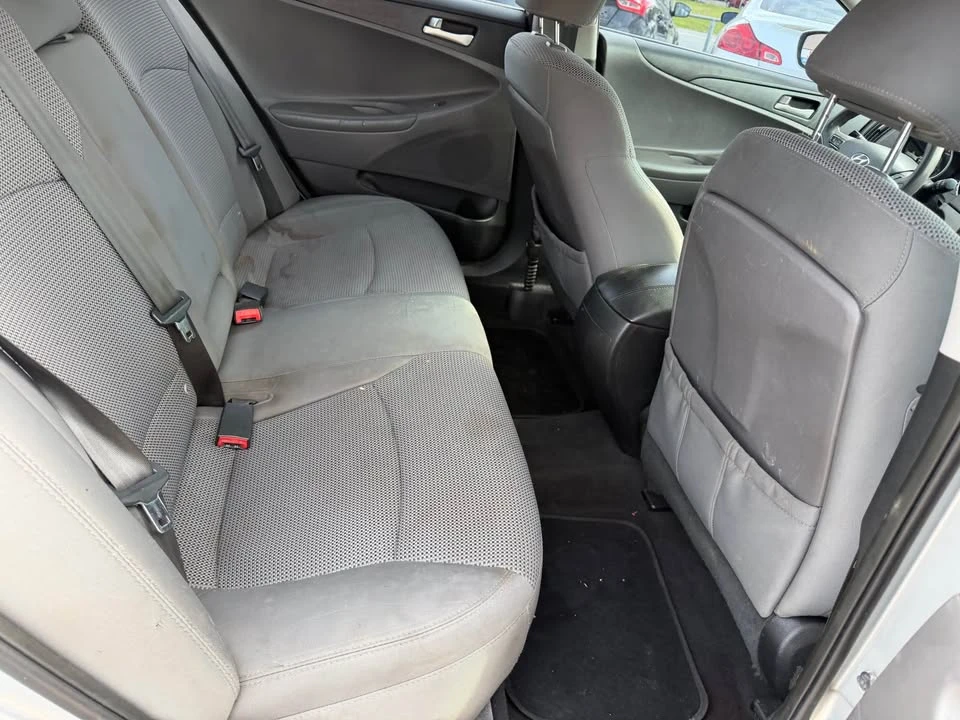2011 Hyundai Sonata - Image 14 of 17