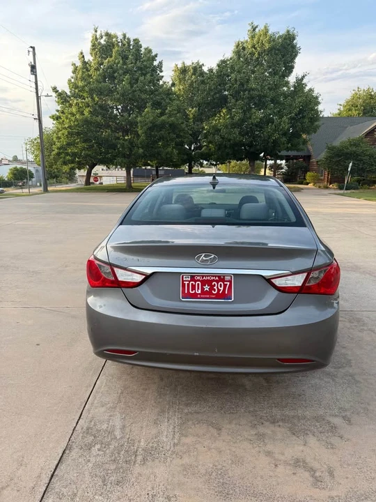 2011 Hyundai Sonata - Image 4 of 9