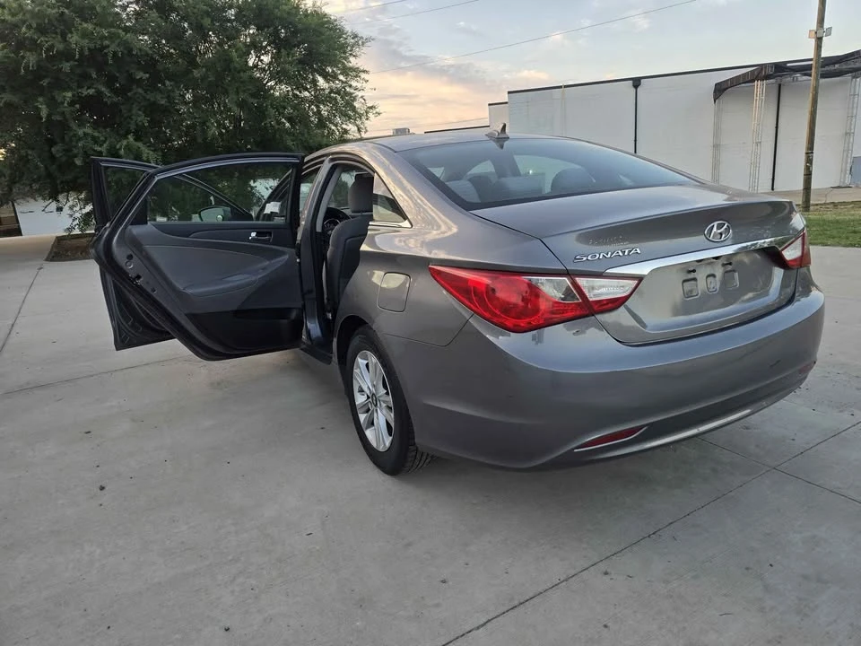 2011 Hyundai Sonata - Image 13 of 20