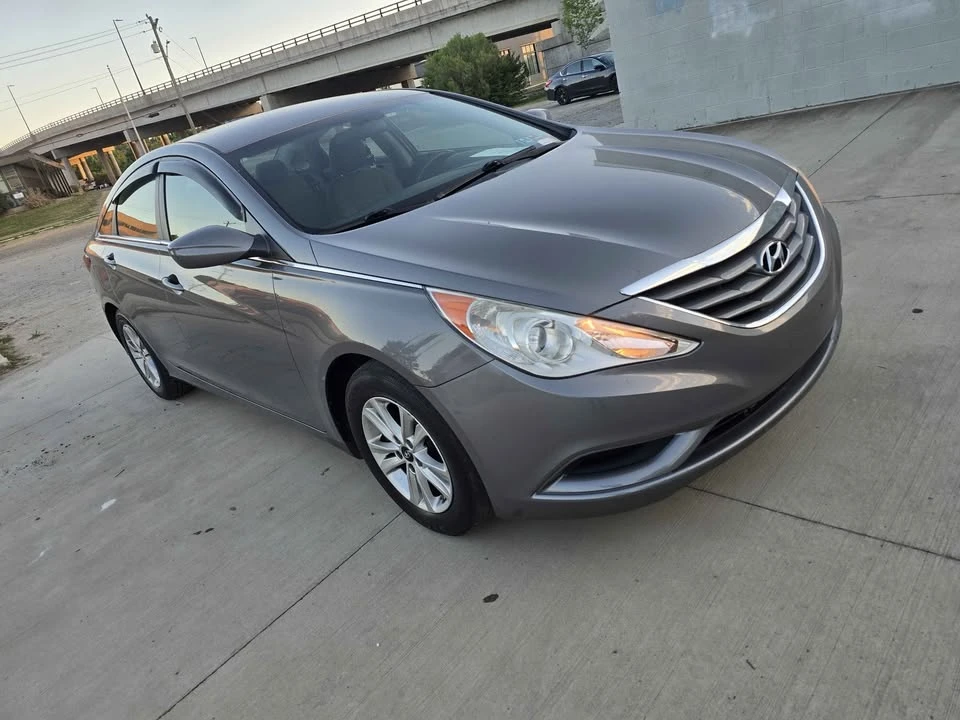 2011 Hyundai Sonata - Image 2 of 20