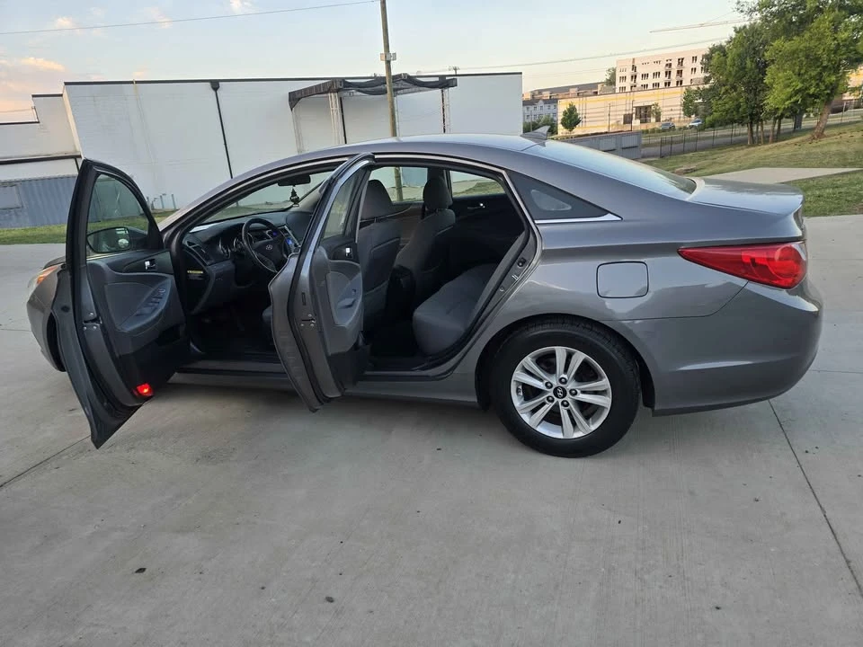 2011 Hyundai Sonata - Image 14 of 20
