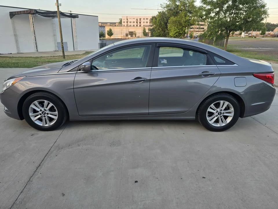 2011 Hyundai Sonata - Image 12 of 20