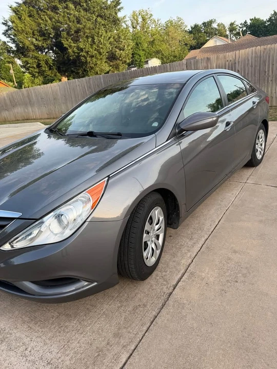 2011 Hyundai Sonata - Image 2 of 9