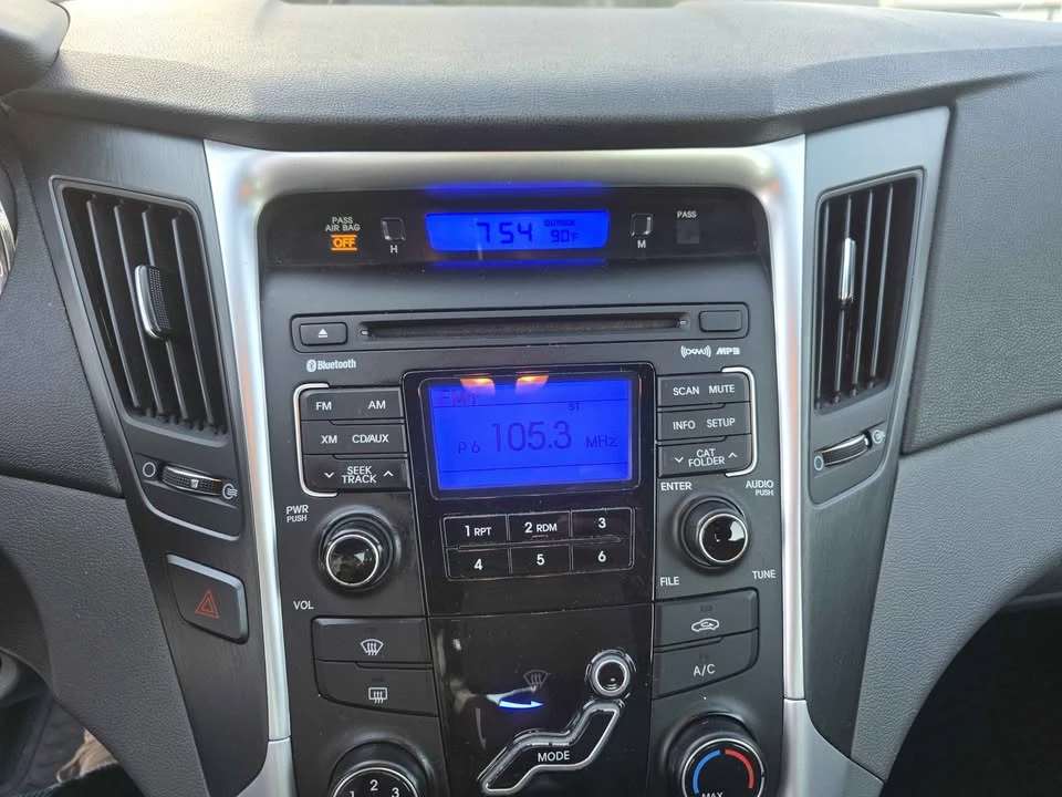 2011 Hyundai Sonata - Image 17 of 20