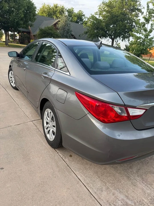 2011 Hyundai Sonata - Image 3 of 9