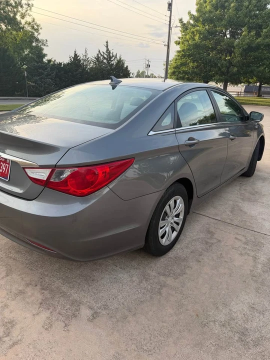 2011 Hyundai Sonata - Image 5 of 9
