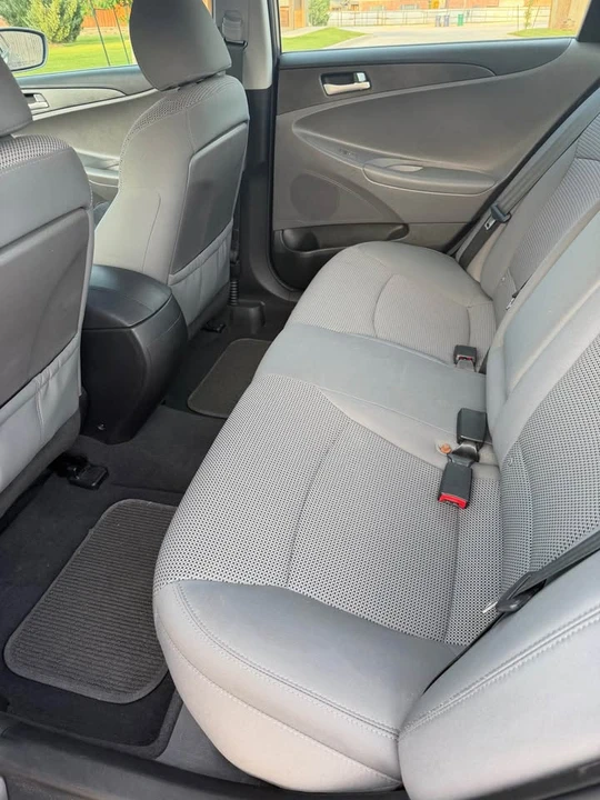 2011 Hyundai Sonata - Image 8 of 9