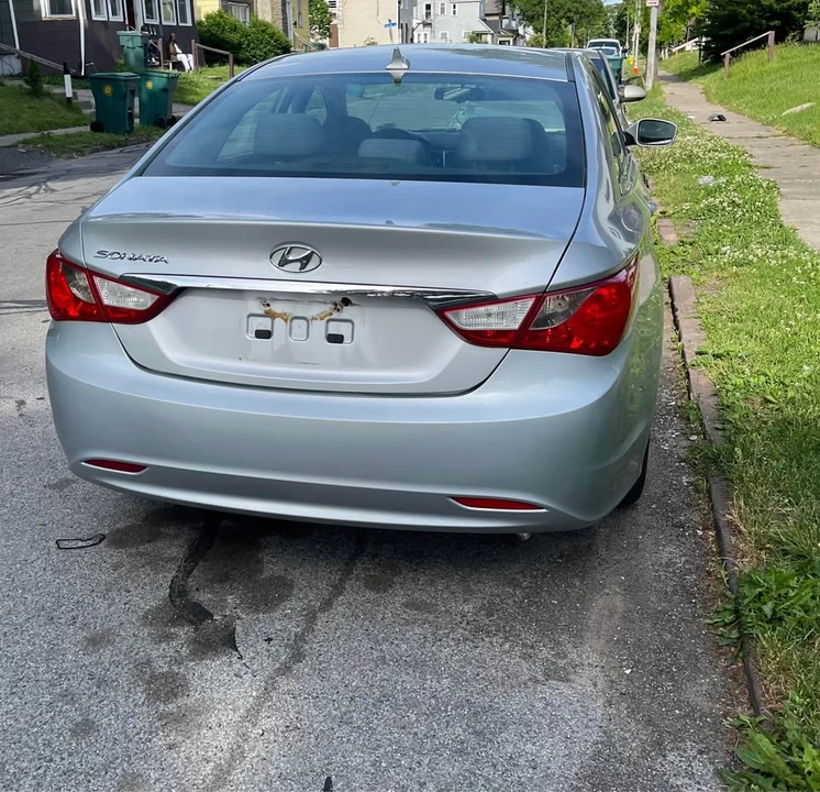 2011 Hyundai Sonata - Image 2 of 8