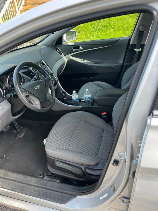 2011 Hyundai Sonata - Image 7 of 8