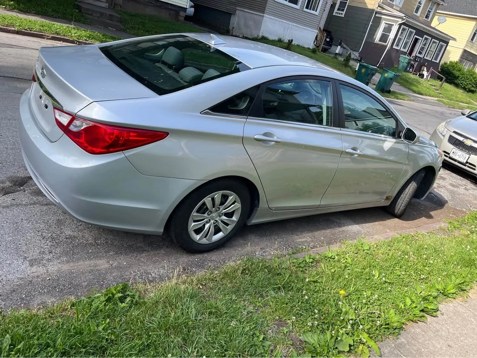 2011 Hyundai Sonata - Image 3 of 8