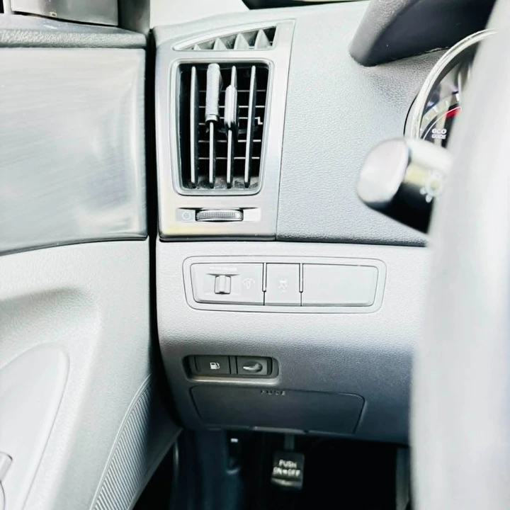 2011 Hyundai Sonata - Image 17 of 21