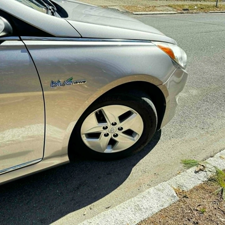 2011 Hyundai Sonata - Image 14 of 21