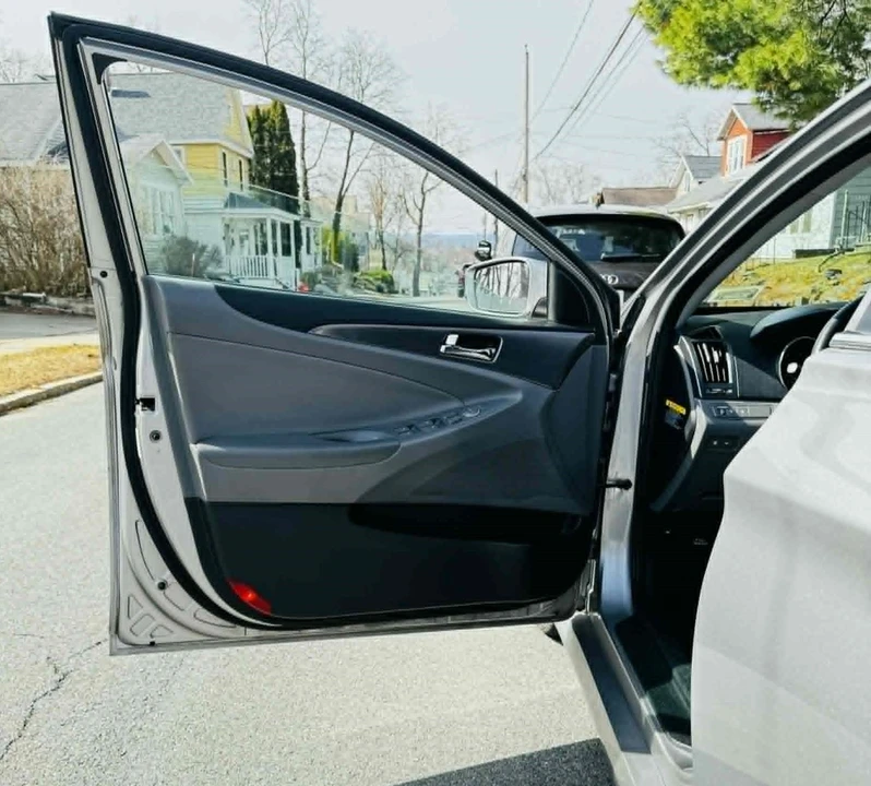 2011 Hyundai Sonata - Image 12 of 21