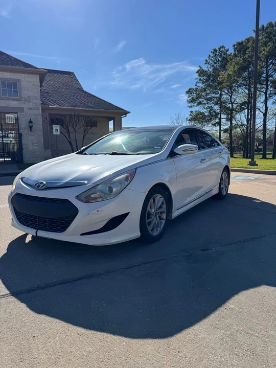 2011 Hyundai Sonata - Image 2 of 20