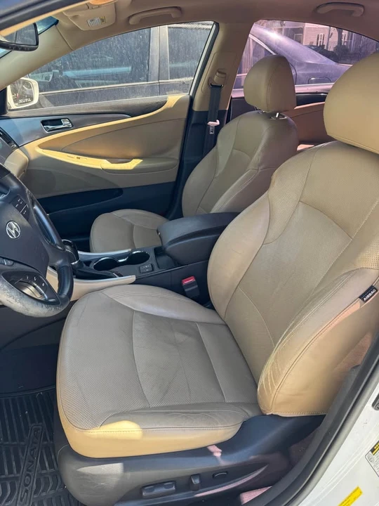 2011 Hyundai Sonata - Image 17 of 20