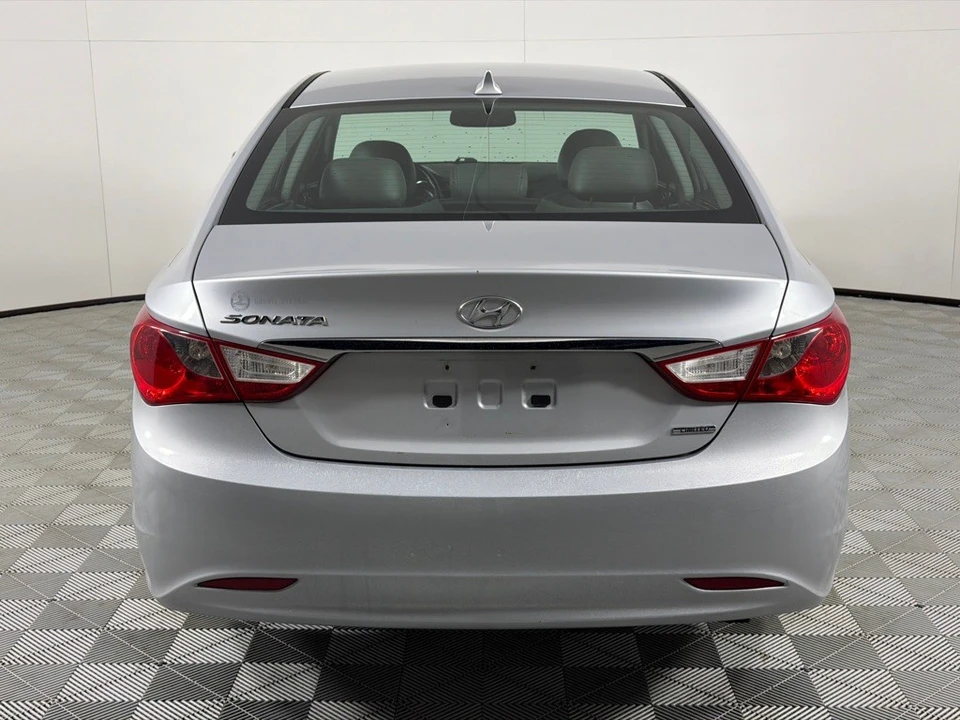 2011 Hyundai Sonata - Image 6 of 12