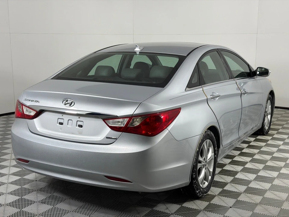 2011 Hyundai Sonata - Image 5 of 12