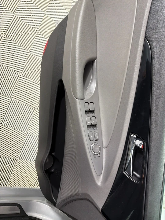 2011 Hyundai Sonata - Image 10 of 12