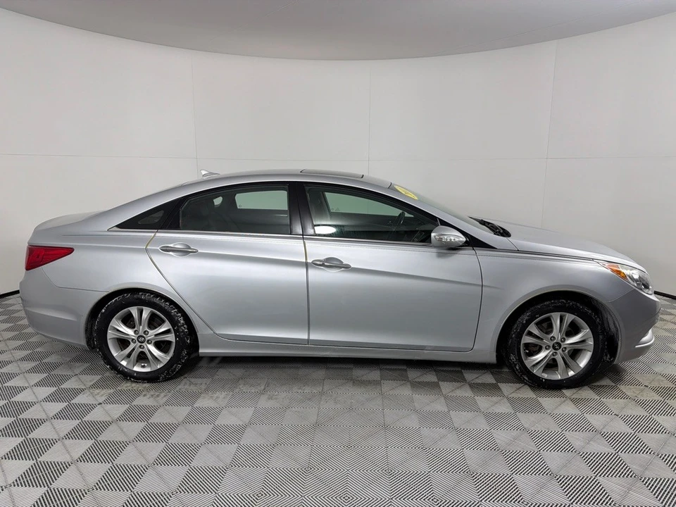 2011 Hyundai Sonata - Image 4 of 12
