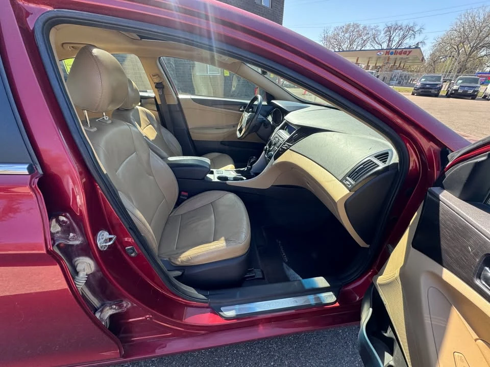 2011 Hyundai Sonata - Image 18 of 20