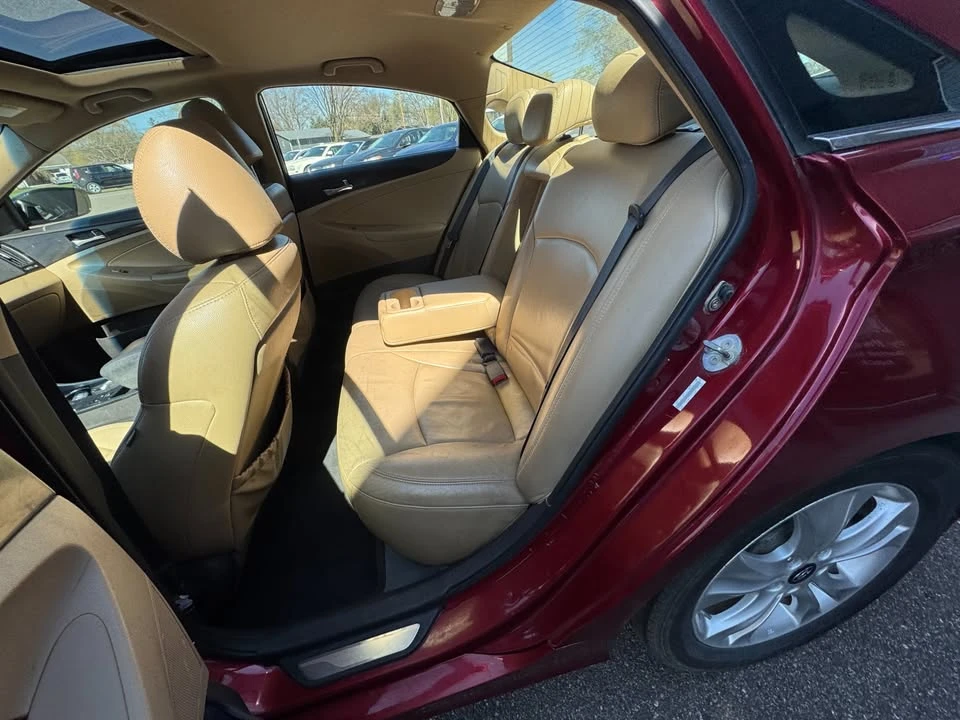 2011 Hyundai Sonata - Image 14 of 20