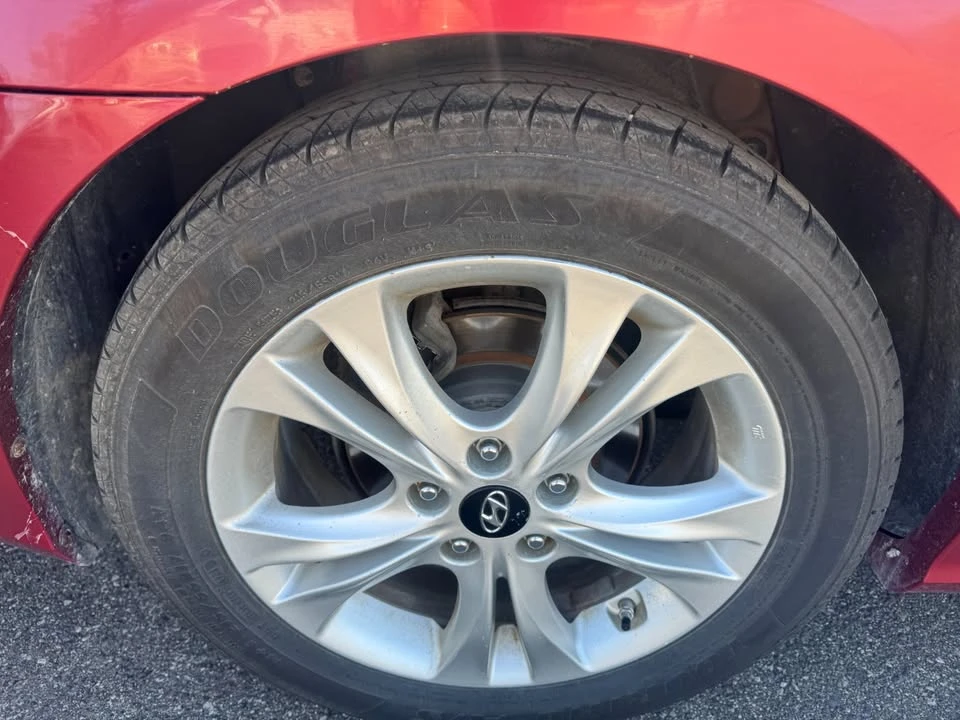 2011 Hyundai Sonata - Image 7 of 20