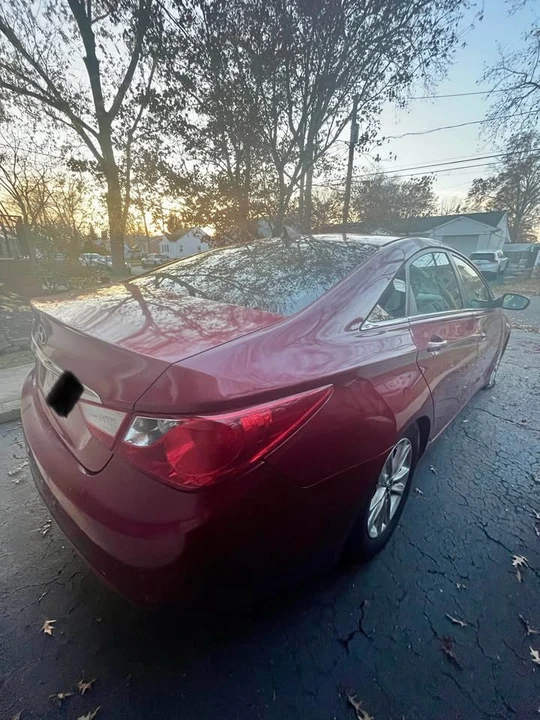 2011 Hyundai Sonata - Image 3 of 8