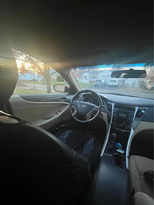 2011 Hyundai Sonata - Image 6 of 8