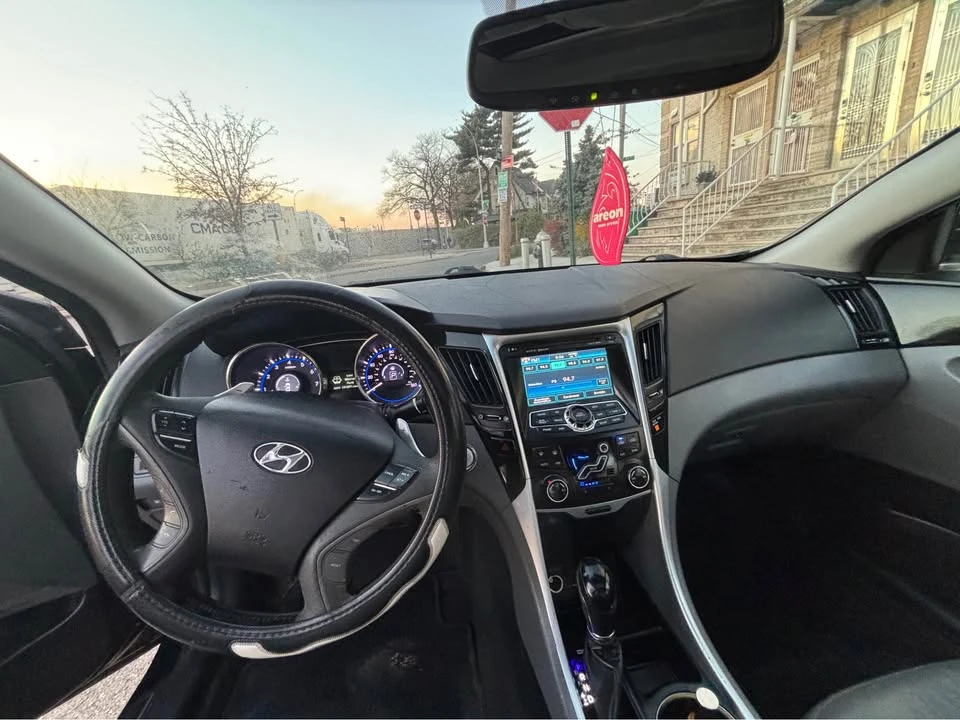 2011 Hyundai Sonata - Image 11 of 14