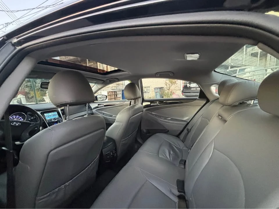 2011 Hyundai Sonata - Image 13 of 14