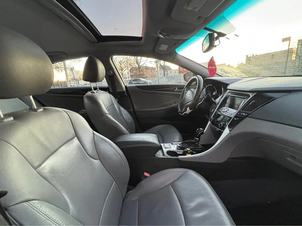 2011 Hyundai Sonata - Image 10 of 14