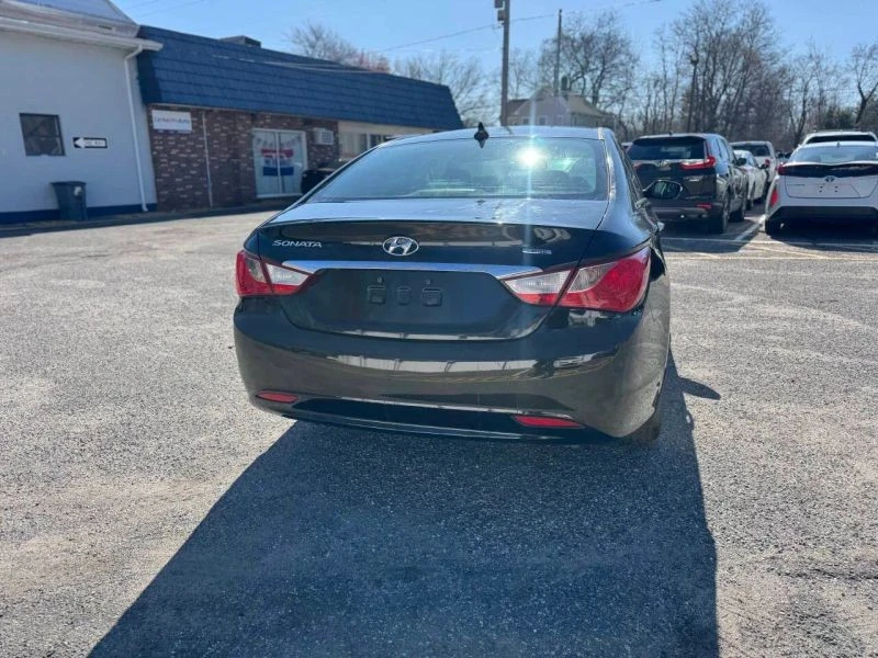 2011 Hyundai Sonata - Image 10 of 12