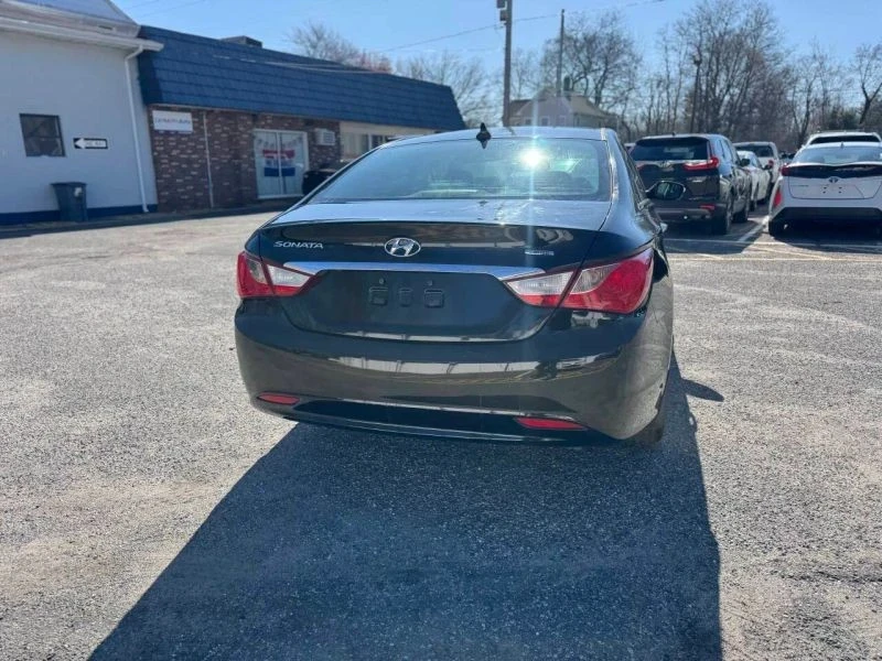 2011 Hyundai Sonata - Image 10 of 12
