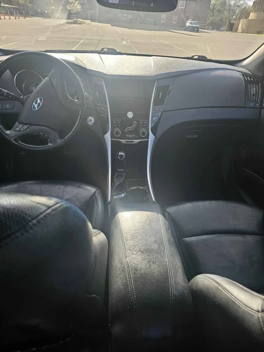 2011 Hyundai Sonata - Image 11 of 13