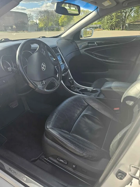 2011 Hyundai Sonata - Image 12 of 13