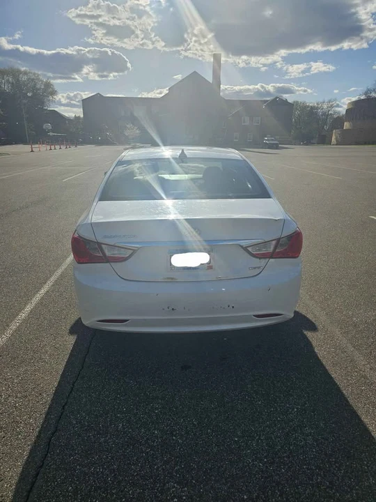 2011 Hyundai Sonata - Image 8 of 13