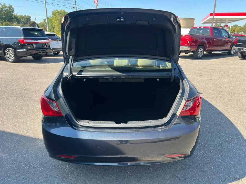 2011 Hyundai Sonata - Image 13 of 21