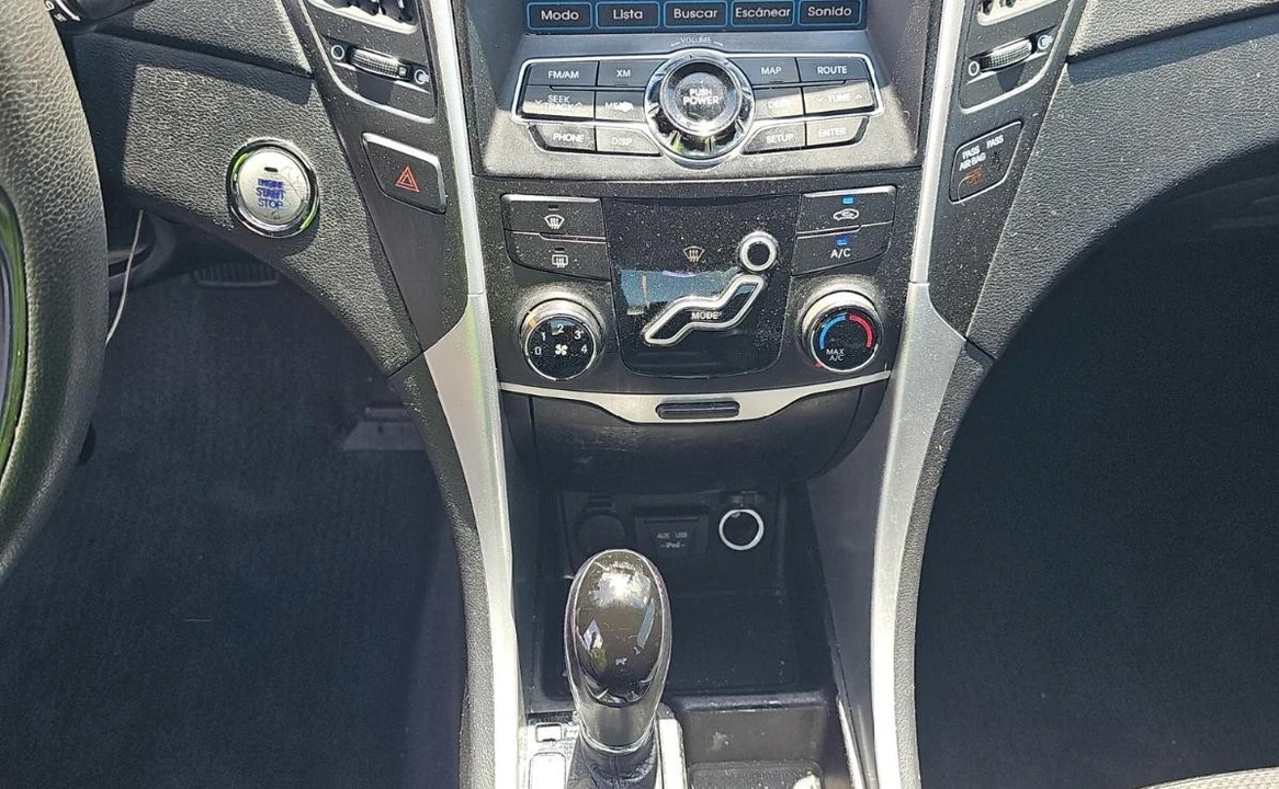 2011 Hyundai Sonata - Image 10 of 12