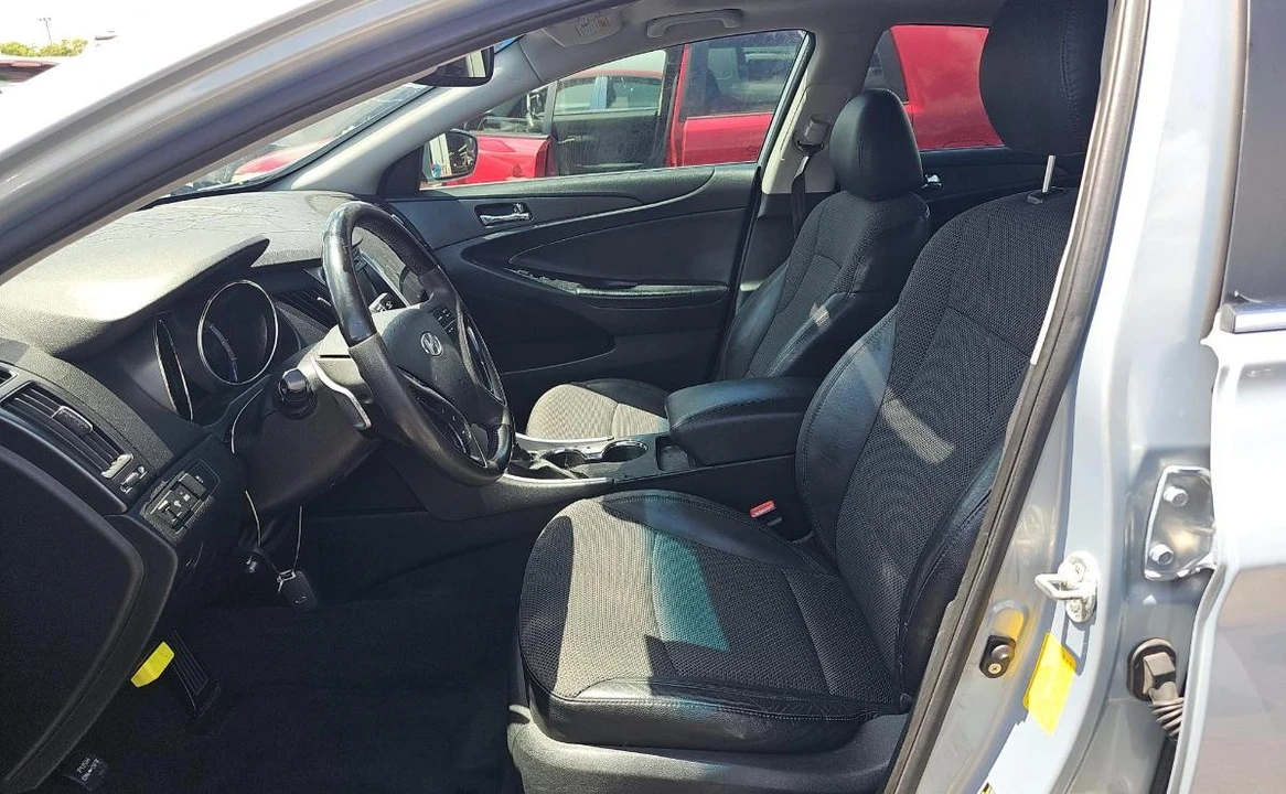 2011 Hyundai Sonata - Image 7 of 12